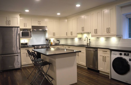 Burnaby House | 2 bedroom with Large Kitchen and Beautiful Patio