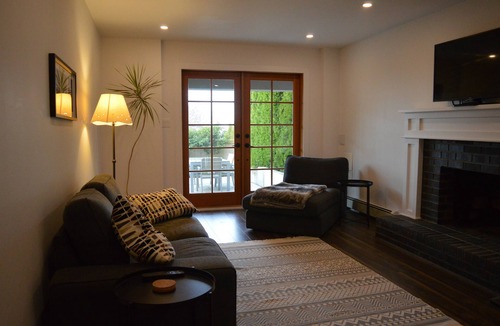 Burnaby House | 2 bedroom with Large Kitchen and Beautiful Patio