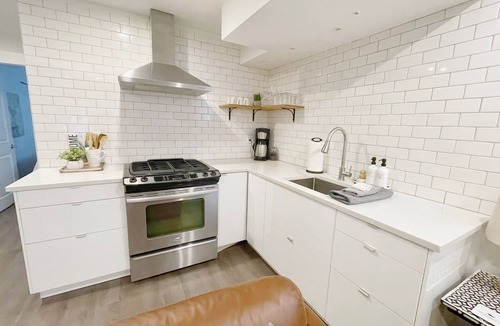 Douglas Apartment | 2 Bedrooms + 1 Bathroom w/Hot Tub - near White Rock