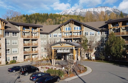 East Kootenay Condo | 2 Bedrooms Sleeps 4 Adults l A/C