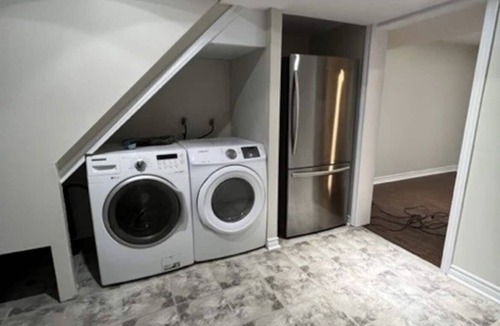 Milton House | 2 BR Exclusive Suite, TV, Free Parking/Wifi