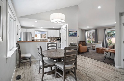 Sunriver House | 2 Killdeer - Remodeled, EV Charger, Hot Tub, Walk to Village, SHARC, Bikes