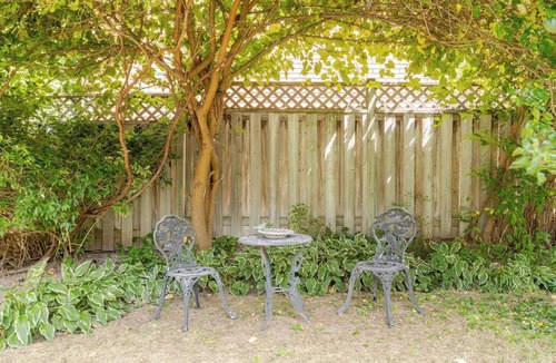 Burlington House | 2 living rooms, 3x TVs - walkable to downtown Burlington, Hospital, Mall, Beach