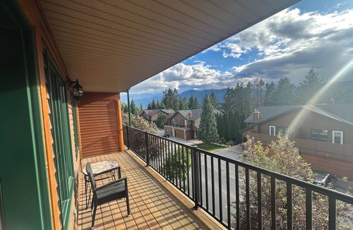 East Kootenay Condo | 2 minutes to the Fairmont hot springs ! Large family cozy condo unit.