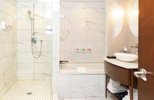 International District Hotel | 2 Modern Suites Perfect for Exploring Old Montreal Near Notre-Dame Basilica