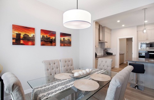 Calgary House | 2 Suites 8 Bedrooms AC Sleeps 16