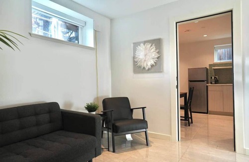 Hastings House | 20 mins to DT | 5 mins to PNE | Clean 3BR, 2BA