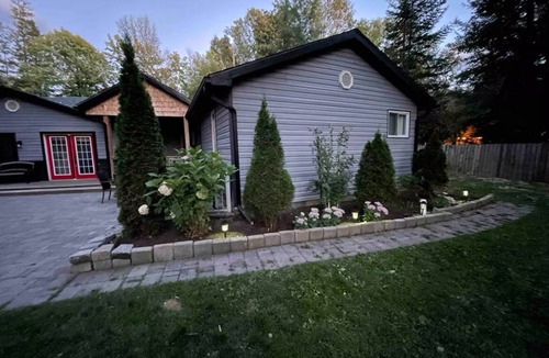 Wasaga Beach House | 20 minutes to Blue Mountain/games room