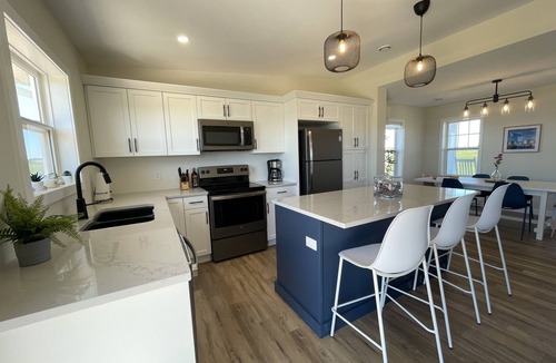 Anglo Rustico Cottage | 20% off August dates - Only a 5 Minute Walk From Beautiful North Shore Beach
