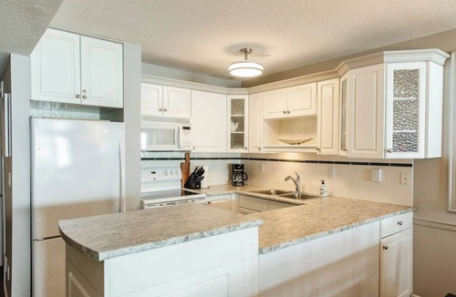 Central Okanagan Condo | 204 - Chic Home with Scenic Views - CasaLoma