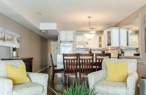 Central Okanagan Condo | 204 - Chic Home with Scenic Views - CasaLoma