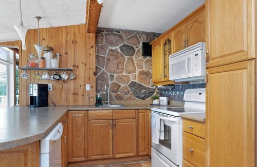Baysville Cottage | 230' Lakefront, Hot Tub, Canoe/SUP, Fire, Dog OK