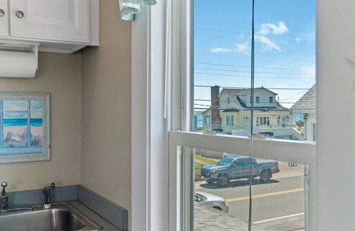 Wells Beach Apartment | 26 SECONDS FROM WELLS BEACH: OCEAN&MARSH VIEWS-BRIGHT & AIRY-SUPERB BEACH ACCESS
