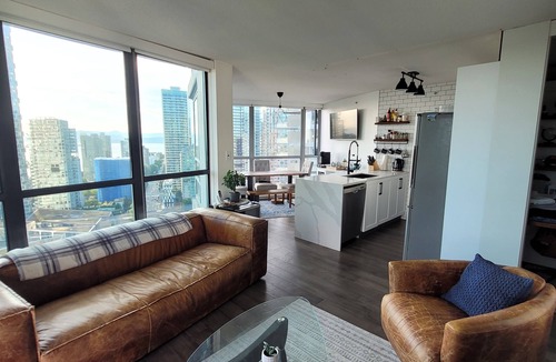 Downtown Vancouver Apartment | 29th Floor Condo in Yaletown. Message me at a.hostacny@gmail.com for details