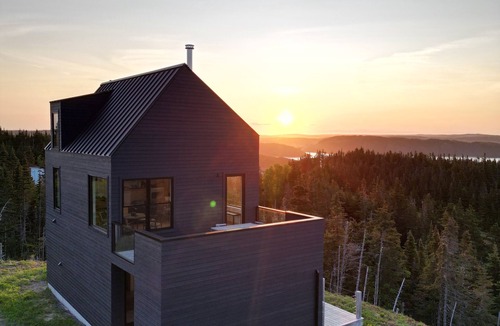 Terra Nova House | 2BR Architect-Designed Oceanview Escape With Deck
