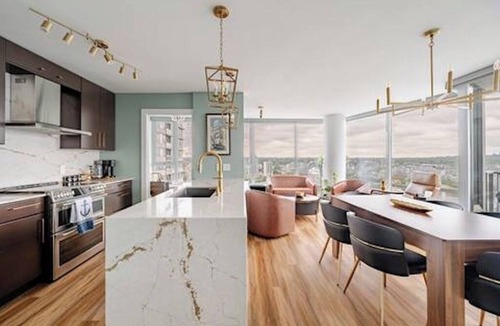Central Apartment | 2BR Condo | AC | Near SkyTrain I Arena I Stadium