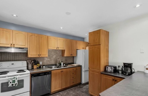 The Beaches Apartment | 2BR Home | Free Parking | Fast WiFi