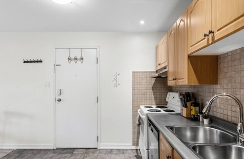 The Beaches Apartment | 2BR Home | Free Parking | Fast WiFi