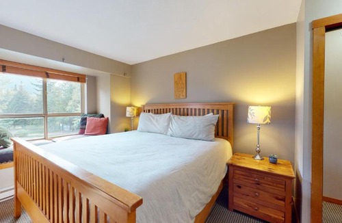Village North House | 2BR in Symphony, Whistler Village, Complex Hot Tub, Gas Fireplace, Parking, Gondola Shuttle