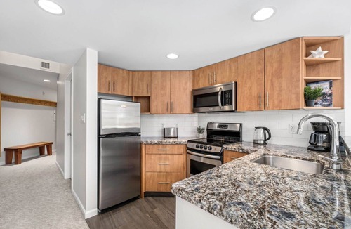 Whistler Village Condo | 2BR + Loft + Sofabed | Tyndall Stone Lodge | Epic Village Location | Mountain Views | Pool & Hot Tub