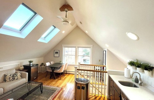 Arlington Apartment | 2BR Suite - Bright - Modern - Central AC - Parking