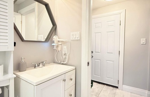 Mississauga House | 2BR Walkout Suite | 2 Parking | Pool | Walk to GO