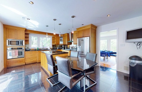 Thornhill House | 3 Acre Tranquil Estate Retreat with Pool & Pond