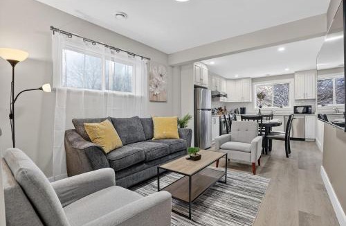 Kitchener House | 3 BD Suite Walk to Downtown Bonus Room for Work or Kids