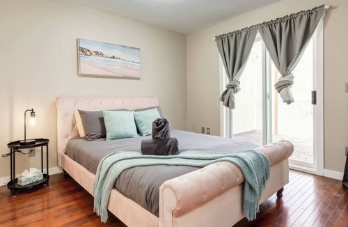 Sunnyside Apartment | 3 BDR in Kensington Sunnyside near DT, Bow River, Peace Bridge