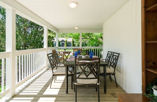 Historic Old Town Cottage | 3 Bdrm Private Cottage in Heart of Niagara, walk to Town and Minutes to Wineries