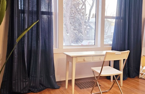 Southwest Edmonton House | 3 Bedroom 10min Walk to the UofA/Hospital.