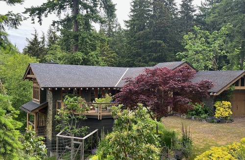 Bowen Island House | 3-bedroom Craftsman house on Bowen Island, 20 minutes by ferry from Vancouver