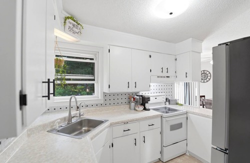 Elmira House | 3-bedroom estate in beautiful Elmira with air conditioning