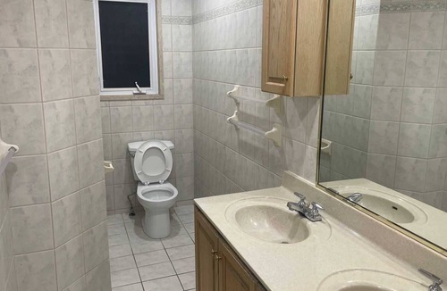 Bayview Village House | 3 Bedroom house in main floor in Northyork Toronto