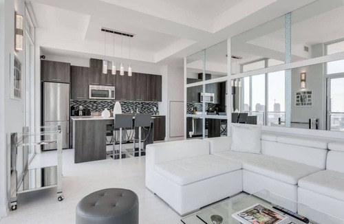Old Town Condo | 3 Bedroom Penthouse w/Skyline View + Free Parking
