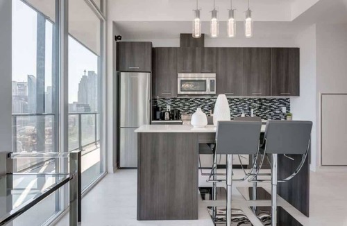 Old Town Condo | 3 Bedroom Penthouse w/Skyline View + Free Parking
