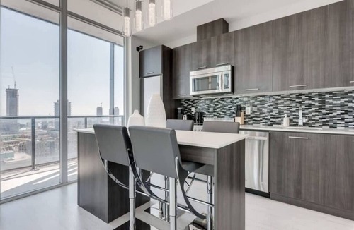 Old Town Condo | 3 Bedroom Penthouse w/Skyline View + Free Parking