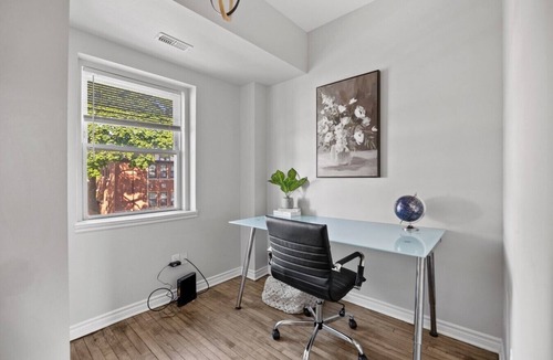 Walkerville Apartment | 3 Bedrooms, 2 Kitchens & 2 Bathrooms—Perfect for Groups