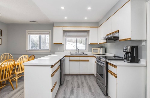 Lafontaine House | 3-Min Walk to Sandy Beach | 3BR Georgian Bay Cottage | Fire Pit + BBQ!