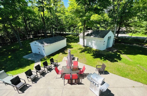 Lafontaine House | 3-Min Walk to Sandy Beach | 3BR Georgian Bay Cottage | Fire Pit + BBQ!