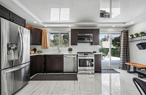 Ottawa Division House | 30+ Night 3BR Home w/Pool, Parking & Putting Green