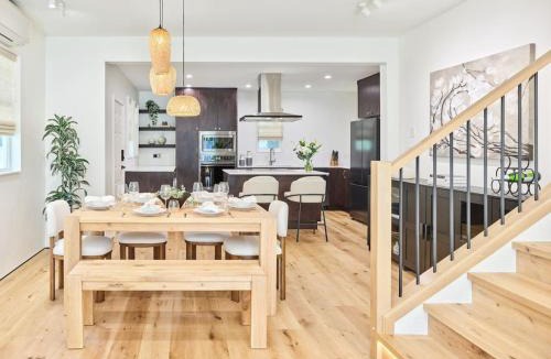 Dunbar House | 3B Designer Home and Modern Luxury