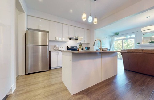 The Blue Mountains Villa | 3BDRM Townhome with Summer Pool