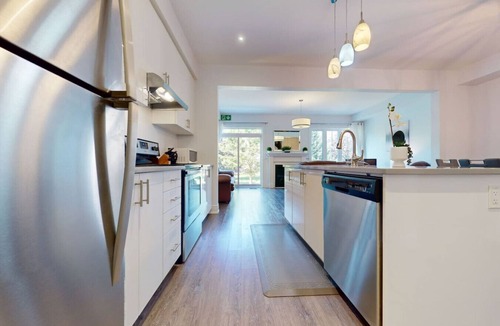 The Blue Mountains Villa | 3BDRM Townhome with Summer Pool