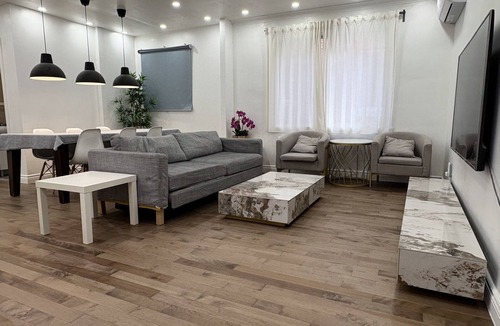 Cote-Des-Neiges—Notre-Dame-De-Grace Apartment | 3BR 2Bath | Metro 3 min | Free Parking+Quiet Area