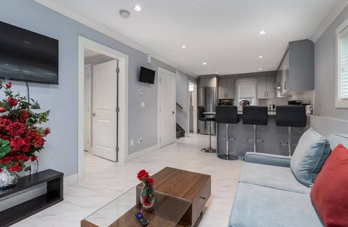 Sunset House | 3BR/2baths private House with Patio,10 min YVR/20 min D/T, 4 BEDS, 8 guests