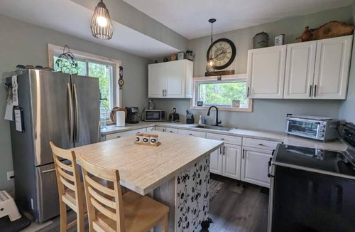 Colpoys Bay Cottage | 3BR/2BTH Lake Huron Cottage Retreat Hideaway - Sunny Meadow in Bruce Peninsula