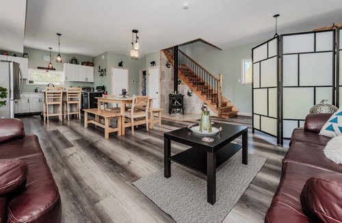 Colpoys Bay Cottage | 3BR/2BTH Lake Huron Cottage Retreat Hideaway - Sunny Meadow in Bruce Peninsula