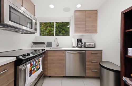 Dunbar House | 3BR Dunbar Family Retreat Near UBC/Transit