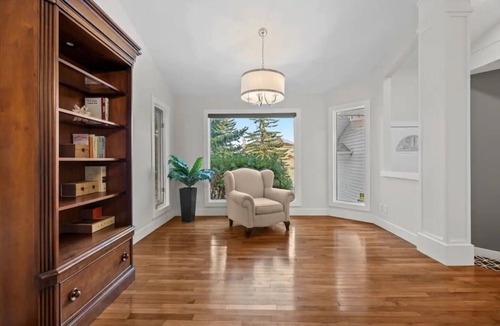 Southwest Calgary House | 3BR furnished Family Home with Gym in SW Calgary